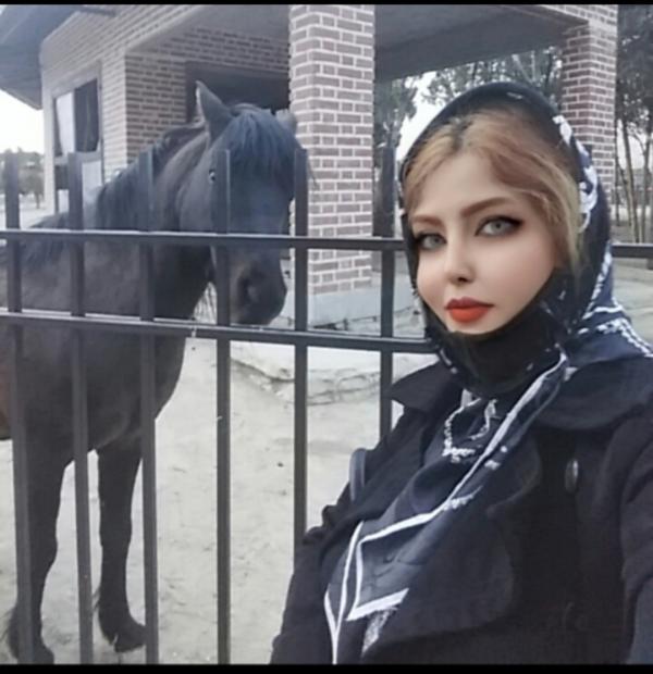 تصویر پروفایل مینا