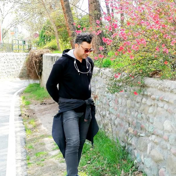 تصویر پروفایل علی