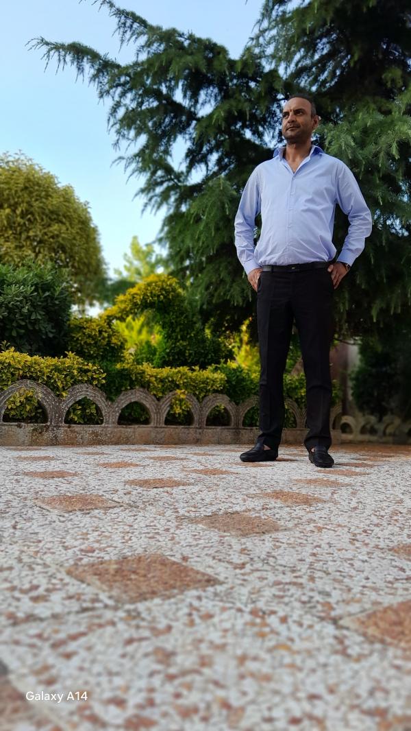تصویر پروفایل علی