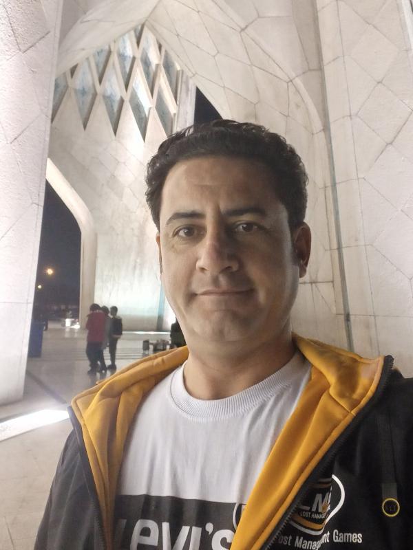 تصویر پروفایل آرش