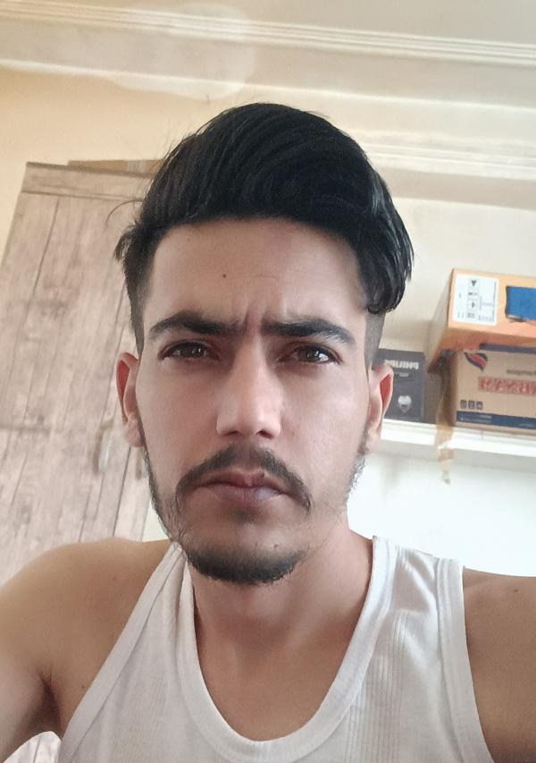 تصویر پروفایل علی