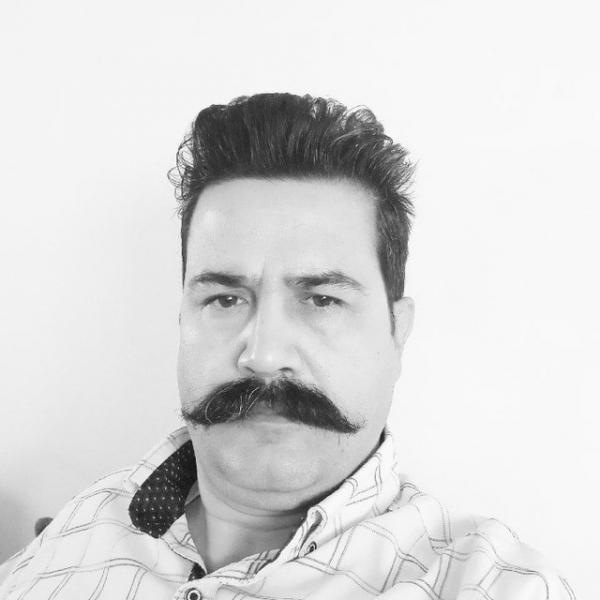 تصویر پروفایل علی